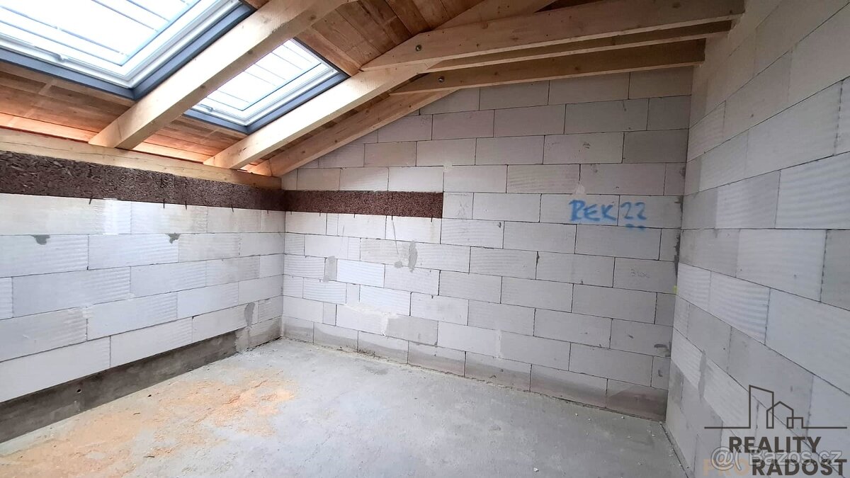 Prodej prosvětleného bytu 3+kk se zahradou, krytou terasou a - 7