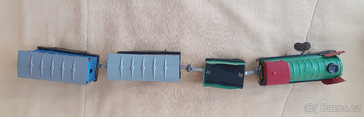 Plechový vlak IGRA s kolejemi 60 let starý - 7