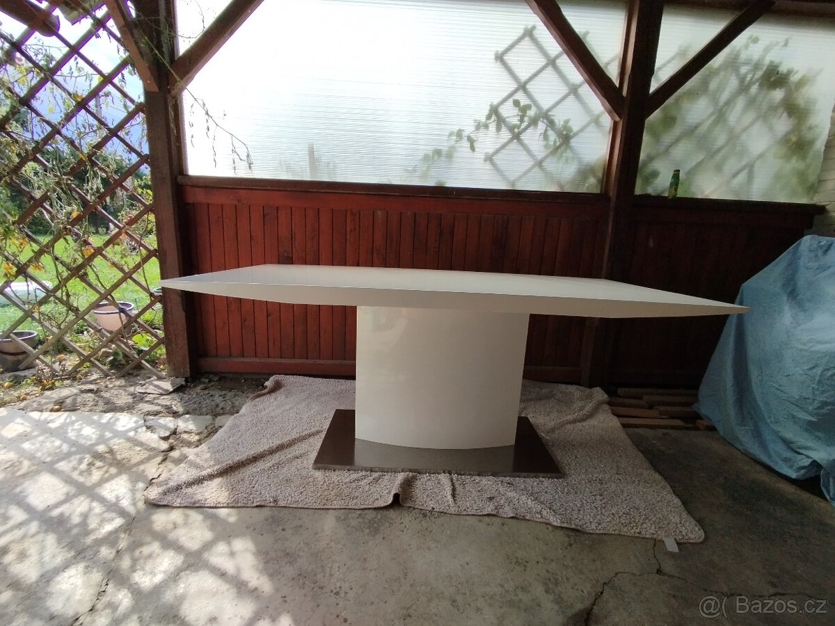 Velký bílý stůl na jedné noze - 7