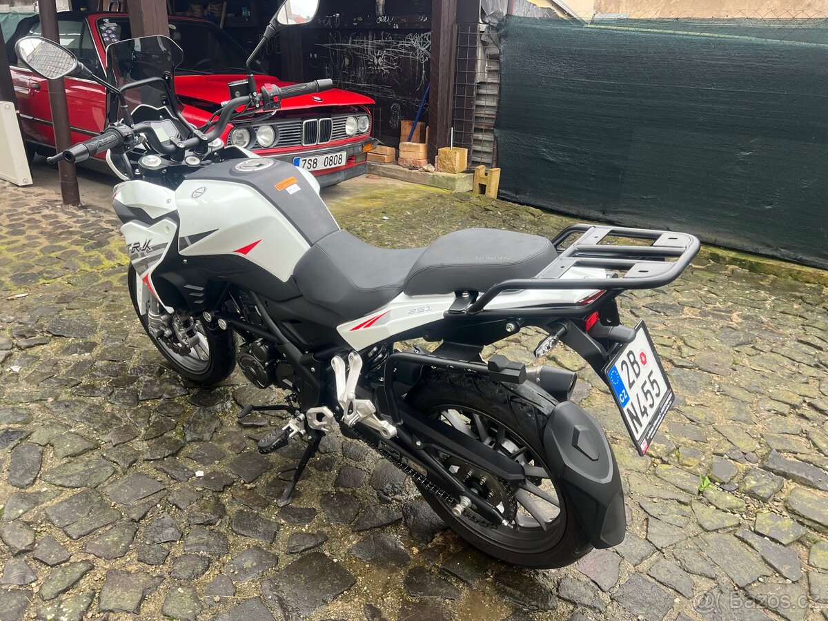 Benelli trk 251 ZÁRUKA - 7