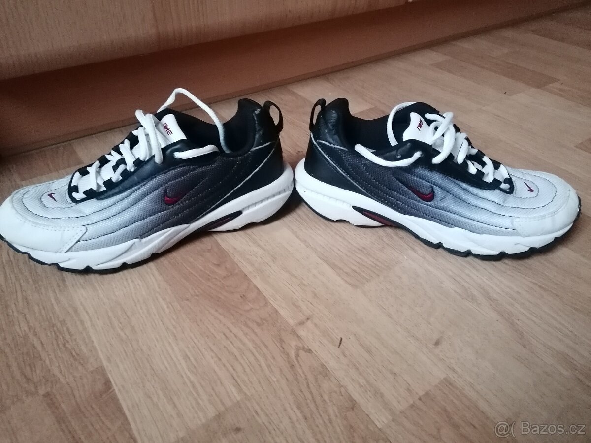 Botasky NIKE - 7
