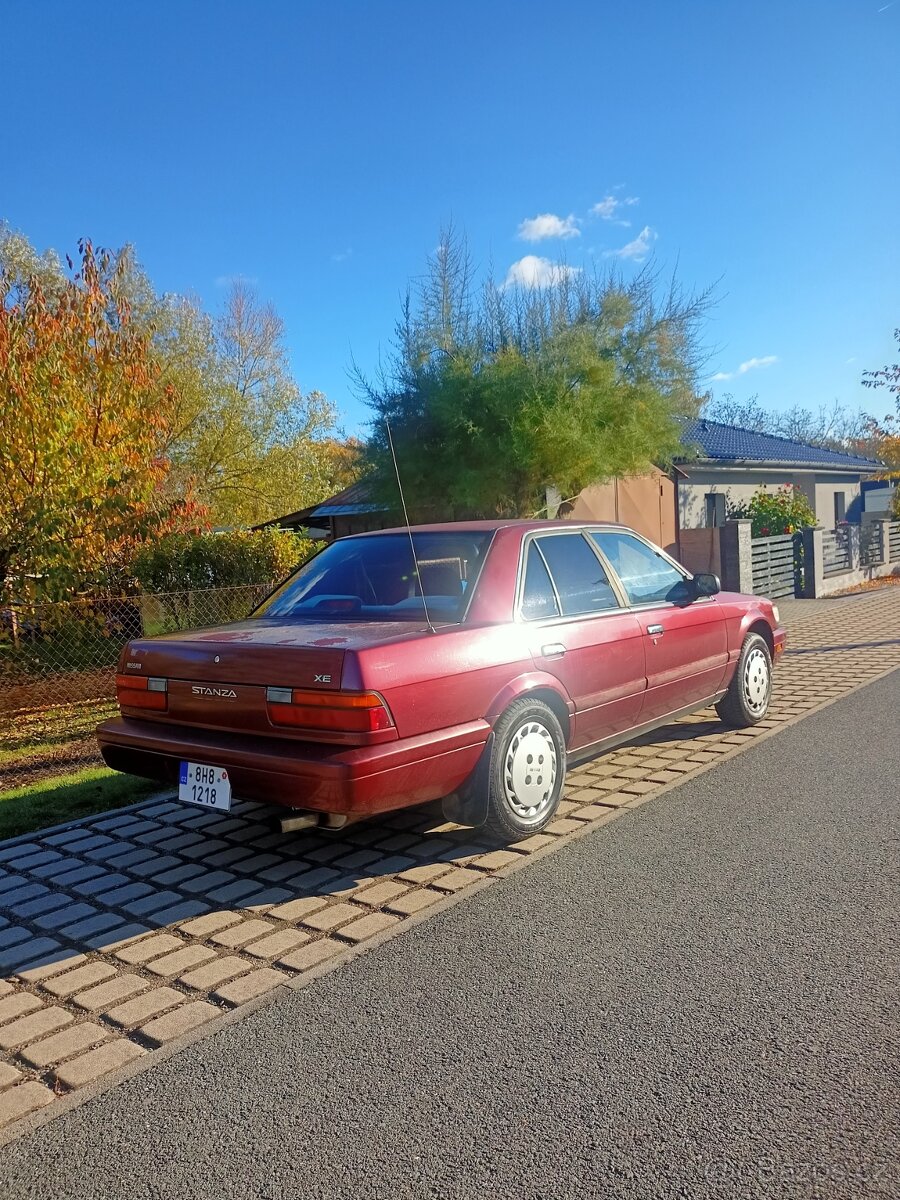 Nissan Stanza XE 2.4 - 7