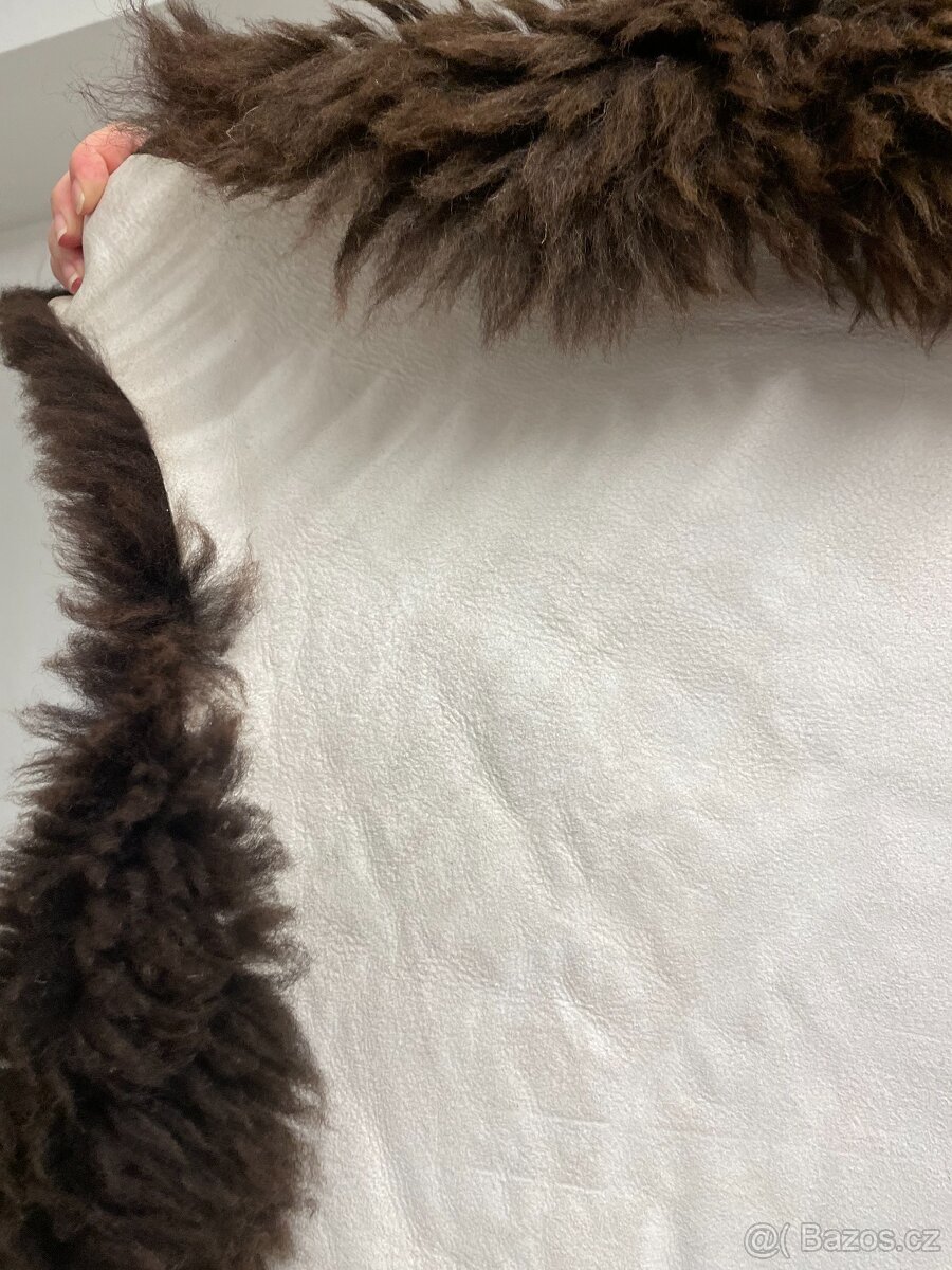 Kožešiny ovčí hnědé barvy různé velikosti - 7