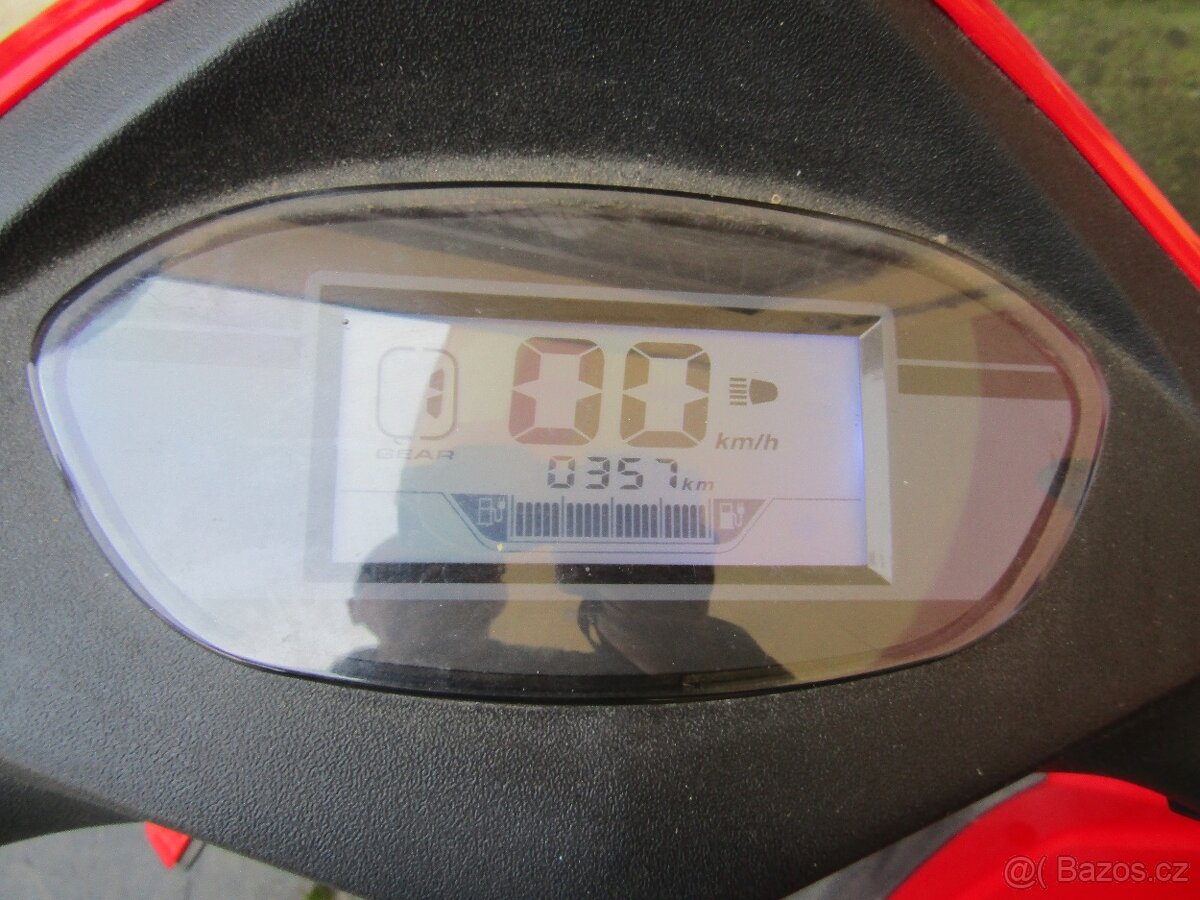 Invalidní vozík. Tříkolka - 7