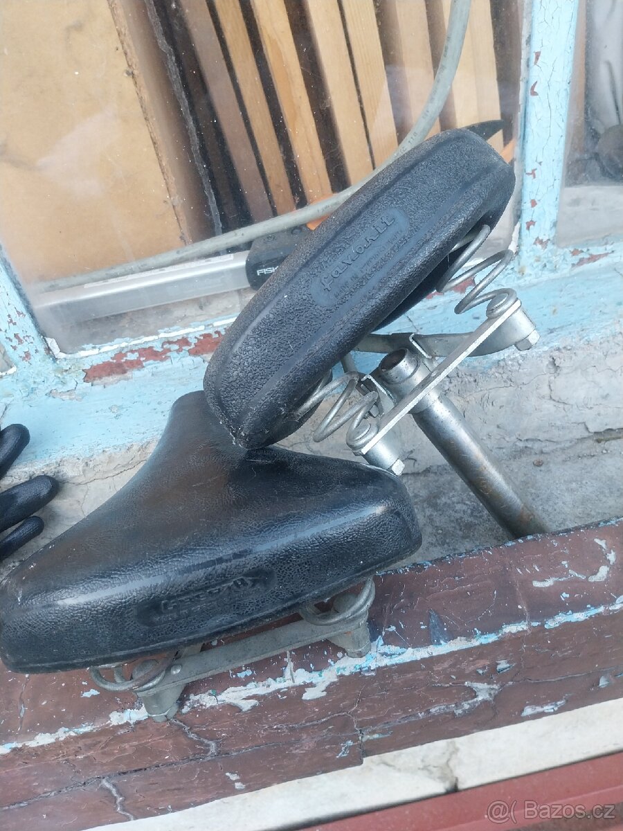 Staré odpružené sedla - 7