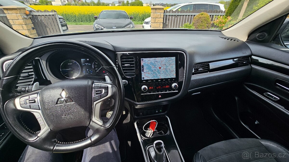 Mitsubishi Outlender 2.4 PHEV 4x4 - 7