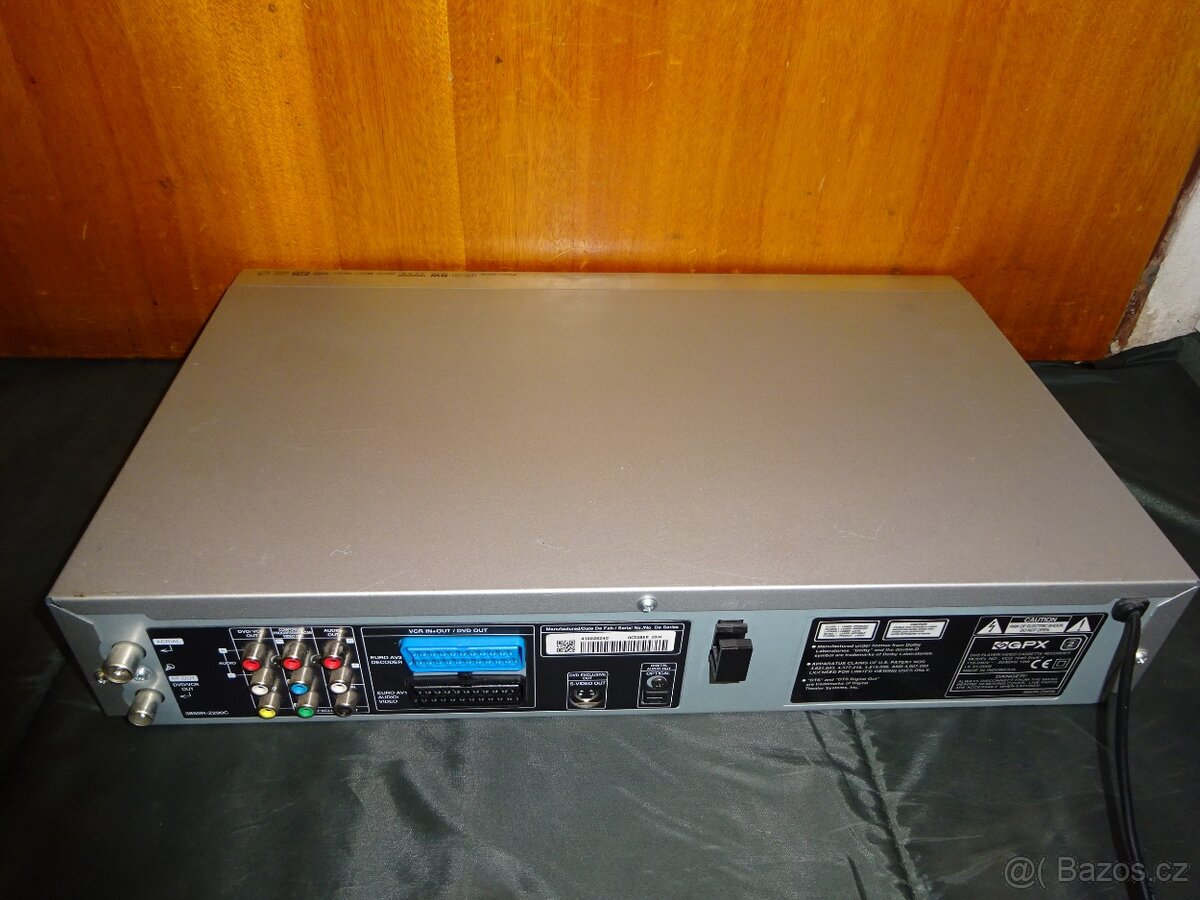 DVD a VHS přehravac GPX VCD-7040DivX - 7