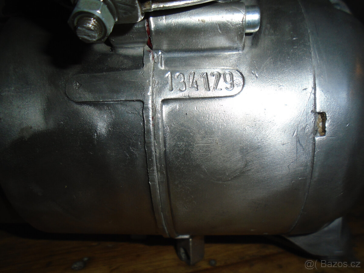 Prodám soubor dílů a motor na Stadiona S11 po GO - 7