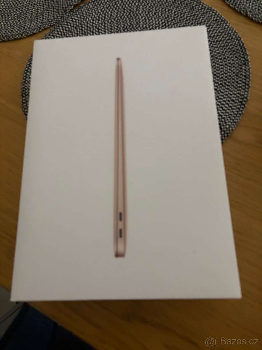 Macbook Air 2020 i3 13” 8/256Gb - 7