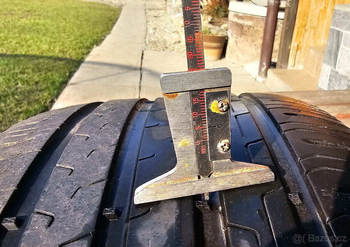 Prodám LETNI CONTINENTAL 235/50.R19 - 7