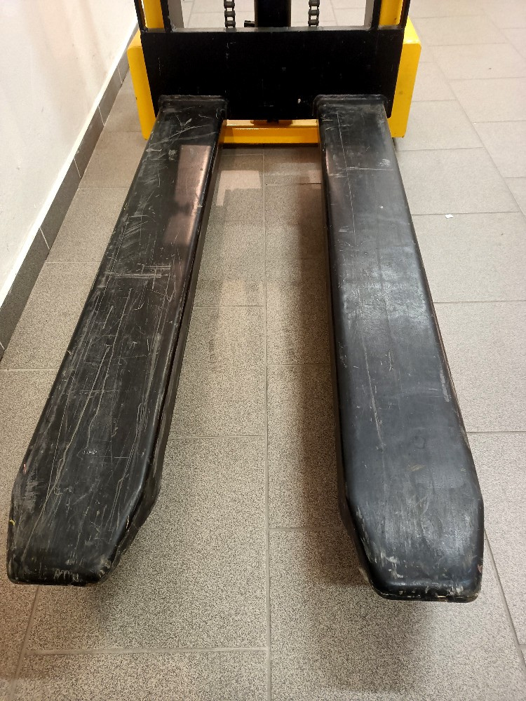 Zánovní vysokozdvižný paletový vozík 1500kg - 7