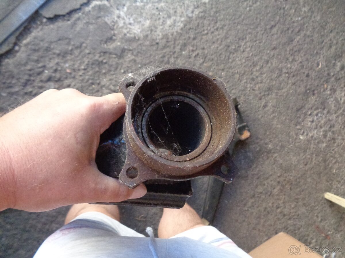 Škoda Garde zadni nové uhlové napravy + přička original uzke - 7