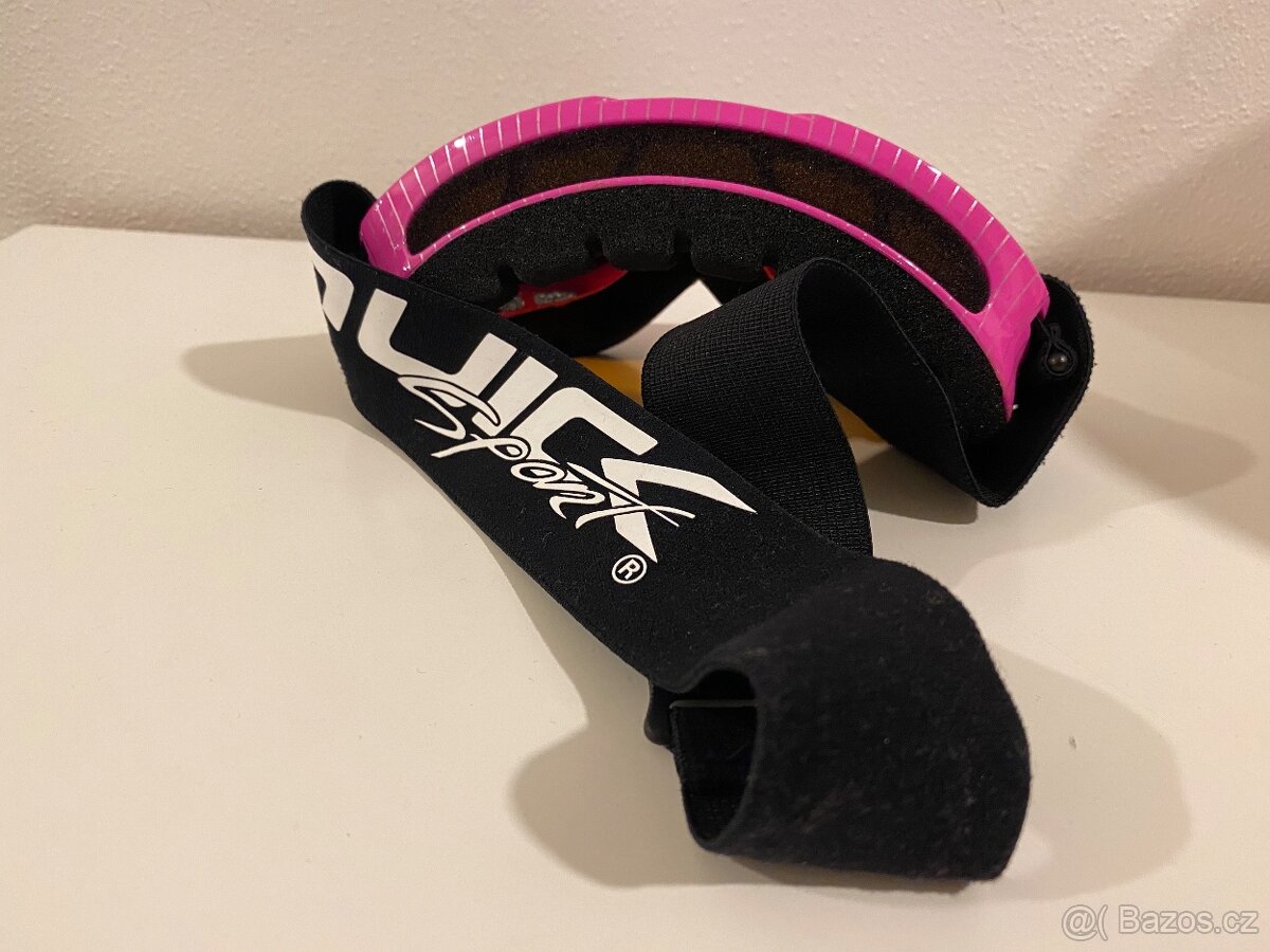 Dívčí helma vel. 48-52 a brýle - 7