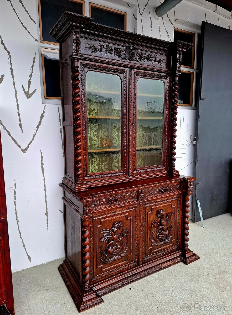 Starožitný vyřezávaný masivní příborník - 7