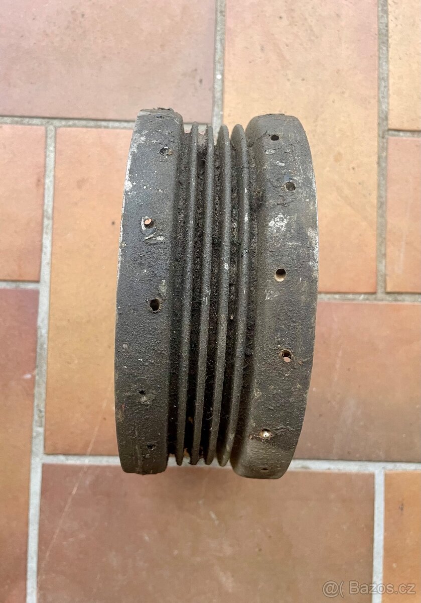 Střed kola a štít Jawa kývačka - 7