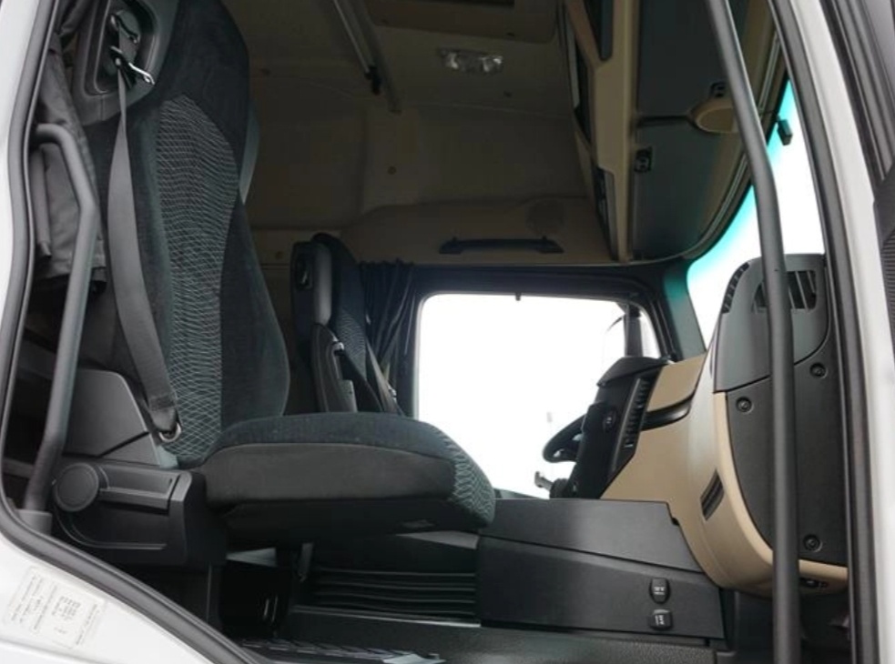 9583 - Mercedes-Benz ACTROS 2645 - 6x2 – Skříň - EURO 6 - 7