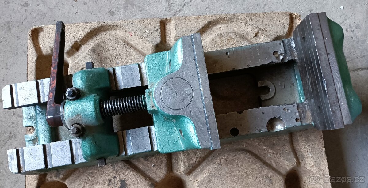 Masivní strojní svěrák 250mm - 7
