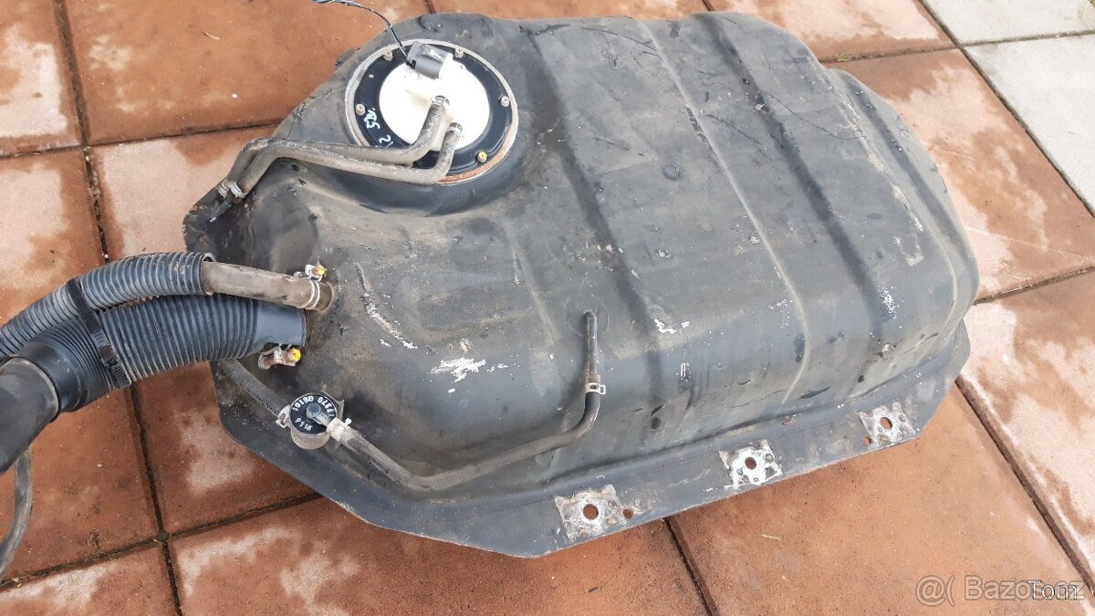 Nissan Terrano 2 – Nádrž - 7