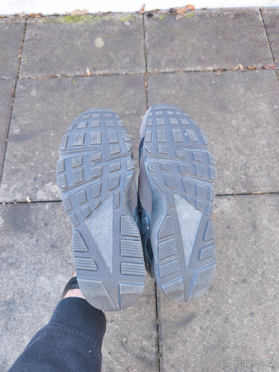 NIKE AIR HUARACHE RUNNER - 7