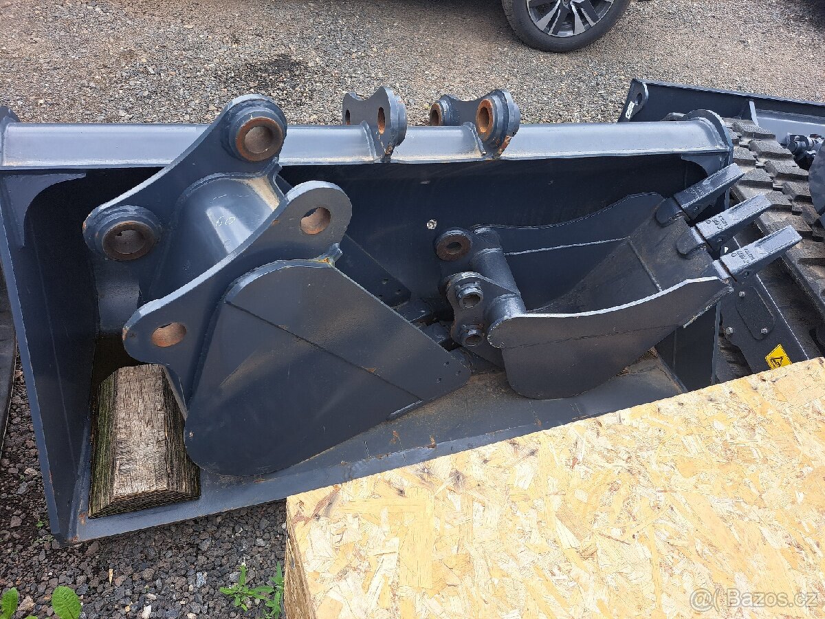 RYPADLO BAGR SUNWARD KUBOTA 6000KG AKCE - 7