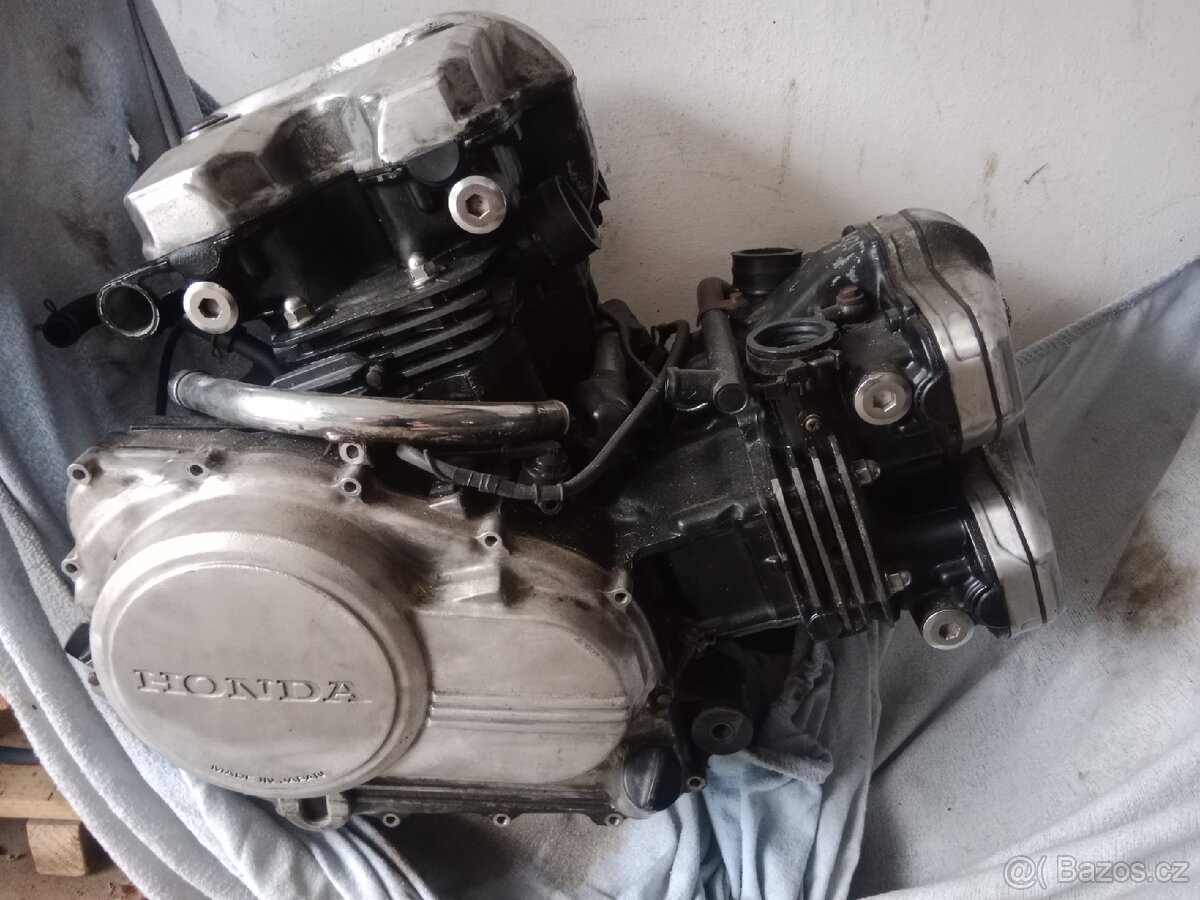 Honda VF 700c Magna - 7