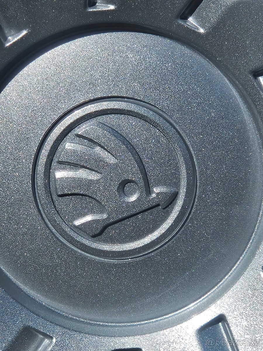 Pěkné nové orig poklice Škoda 16" - 7
