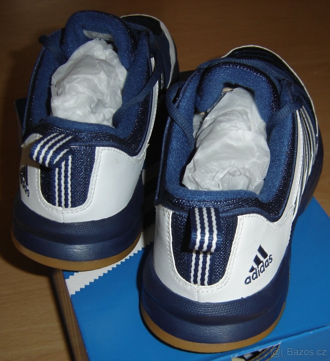 Adidas nové tenisky original na"sálové sporty" vel .9,5 - 7
