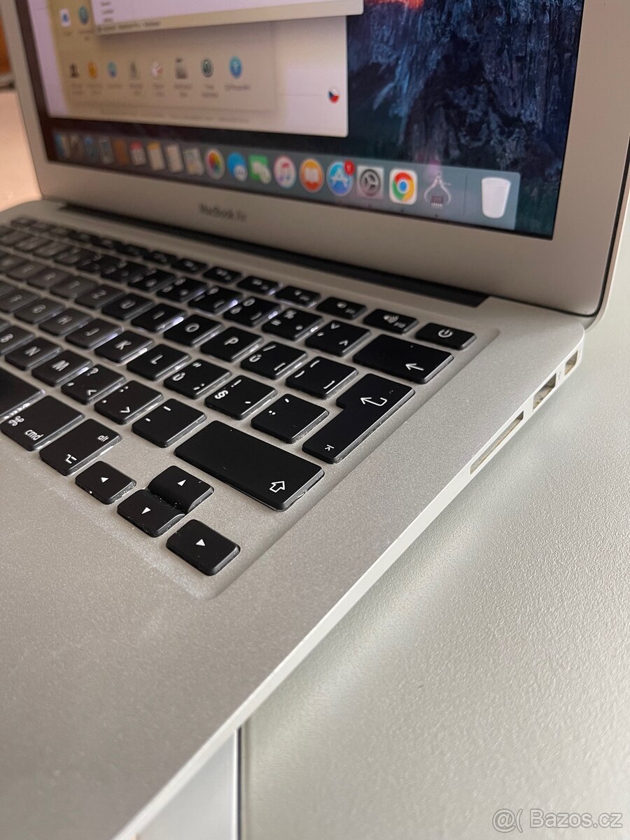 MacBook Air Core i5 model: (A1369) - 7