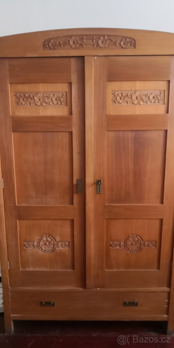 Starožitné skříně - 7