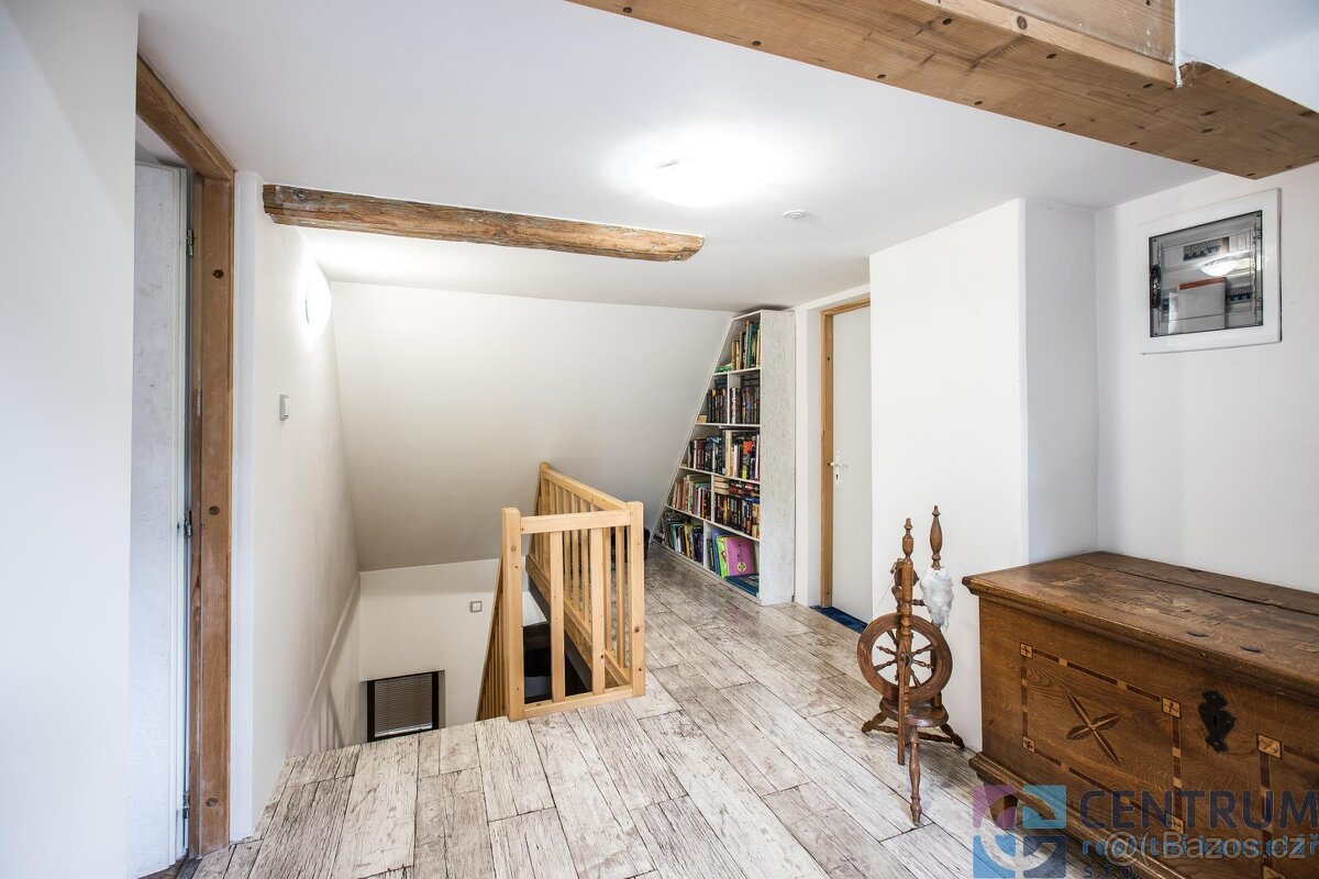 Prodej rodinného domu 250 m2, pozemek 1206 m2 - 7