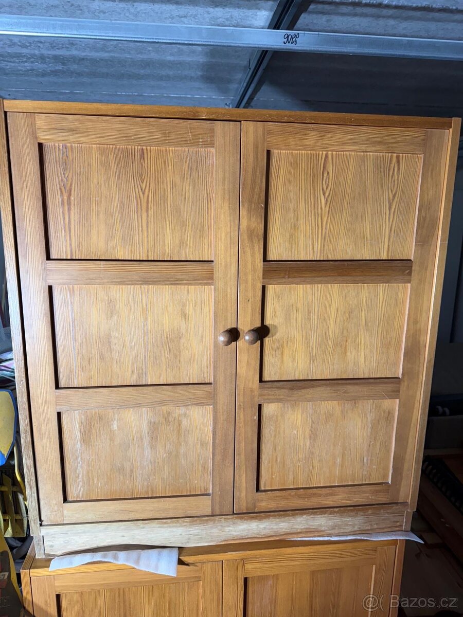 Prodám sestavu 4 skříněk borovicového nábytku - 7
