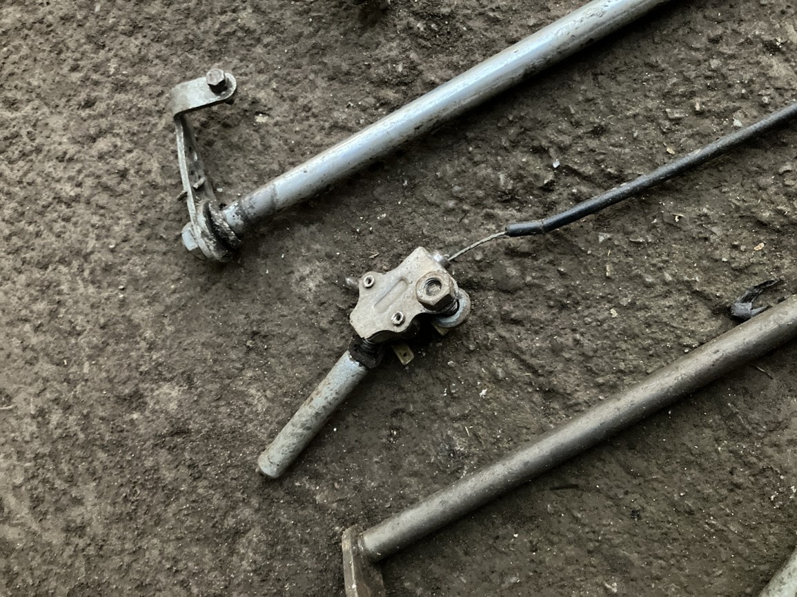 různé brzdové páky a hřídele - 7