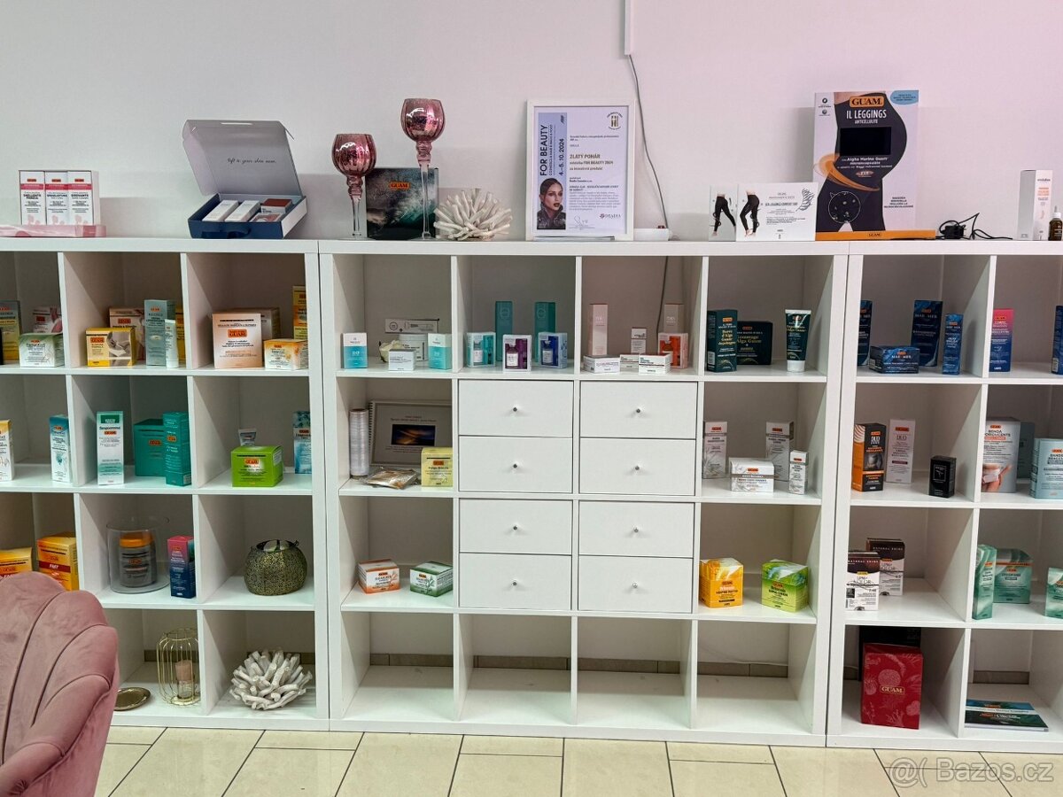 Policové díly a knihovna a pracovní či herní stoly - 7