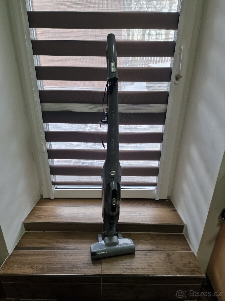 Tyčový aku vysavač BOSCH - 7