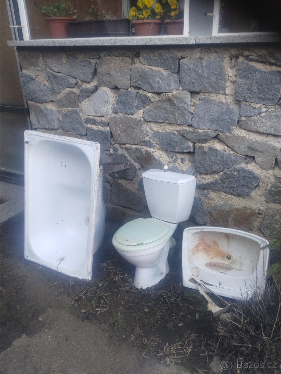 Dveře,okno,vana,umyvadlo,záchod - 7