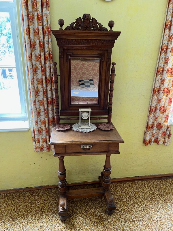 Starožitný nábytek - 7