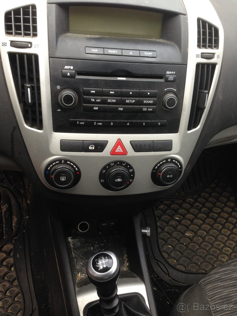 Kia Ceed 1,6CRDI 84kW Combi 2007 - díly - 7