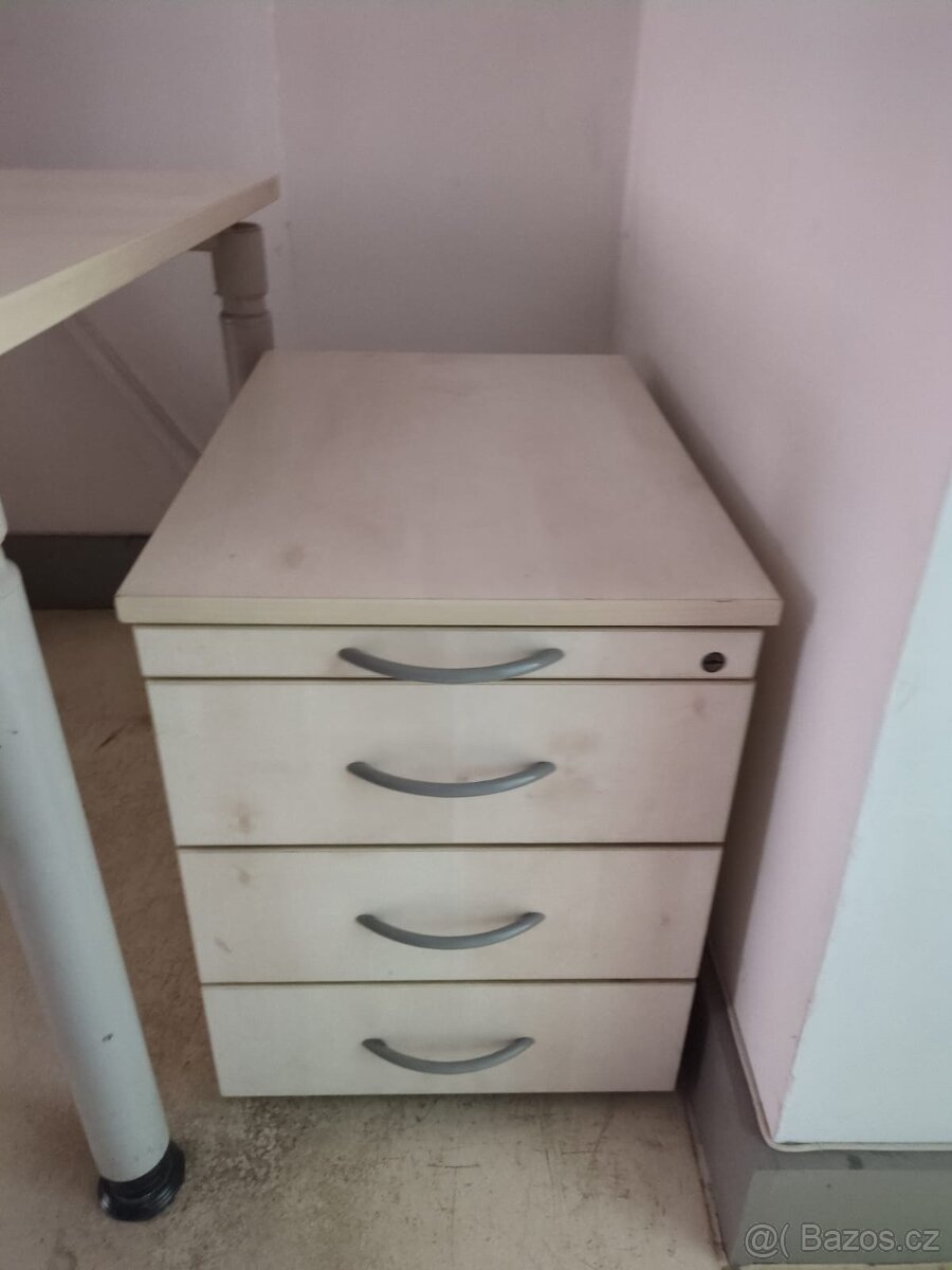 Kancelářské stoly a komoda - 7