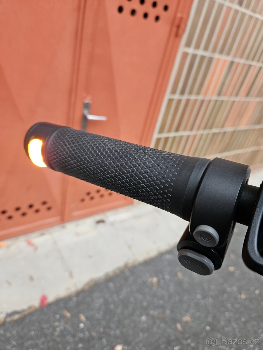 Elektrická koloběžka Ninebot KickScooter F2 Pro E by Segway - 7