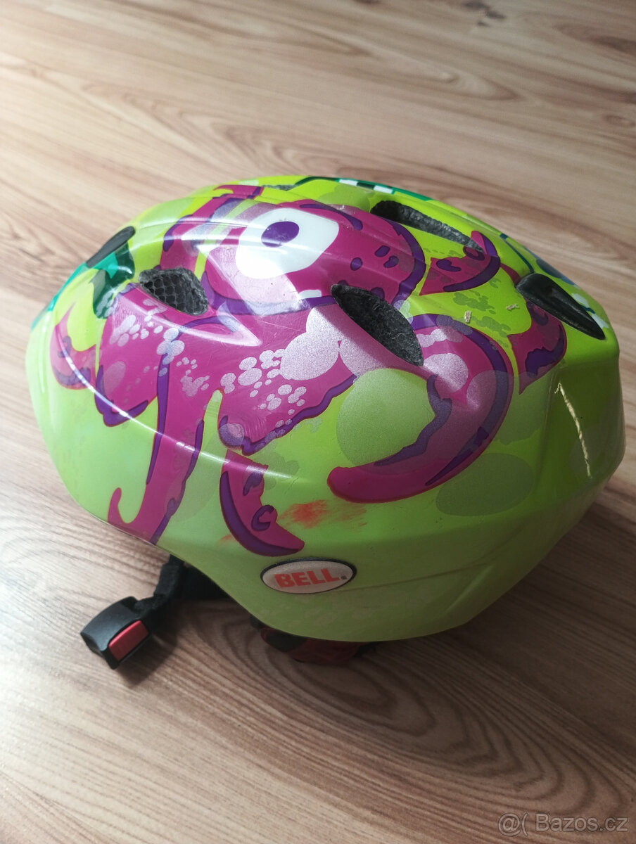 Dětské kolo , přídavná kolečka ke kolu a helma - 7