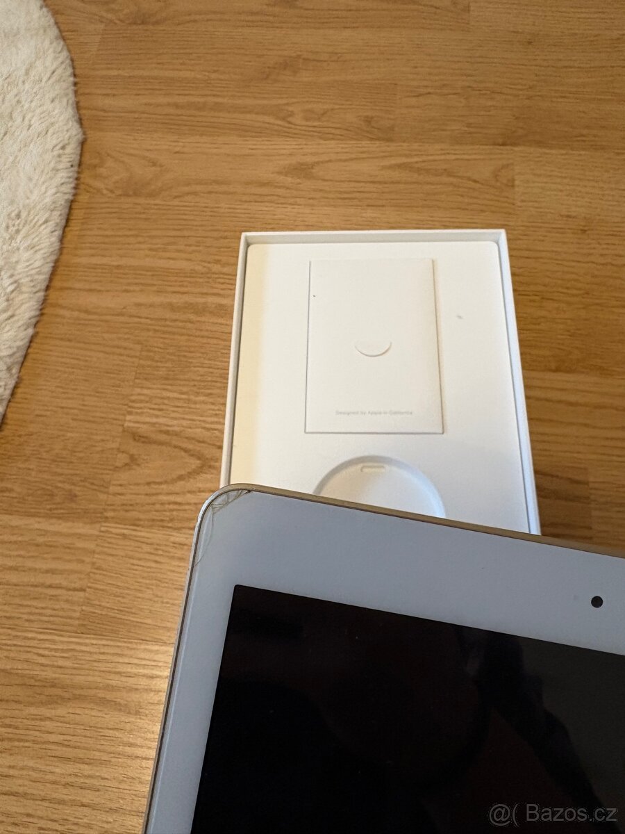 Apple iPad Wi-Fi 32GB Gold - 7