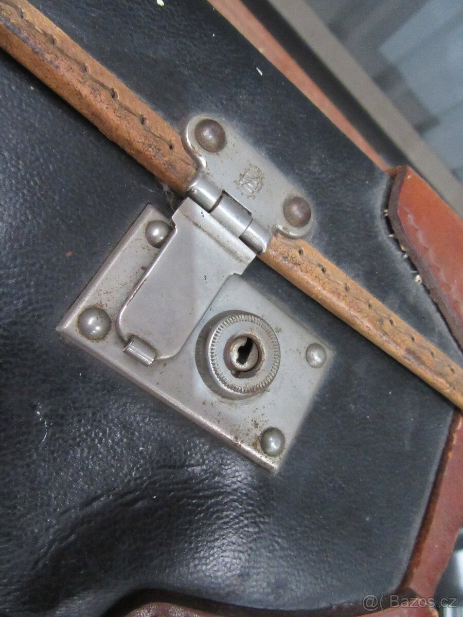 Nabízím starožitný kožený cestovní kufr. Původní stav. Jen - 7