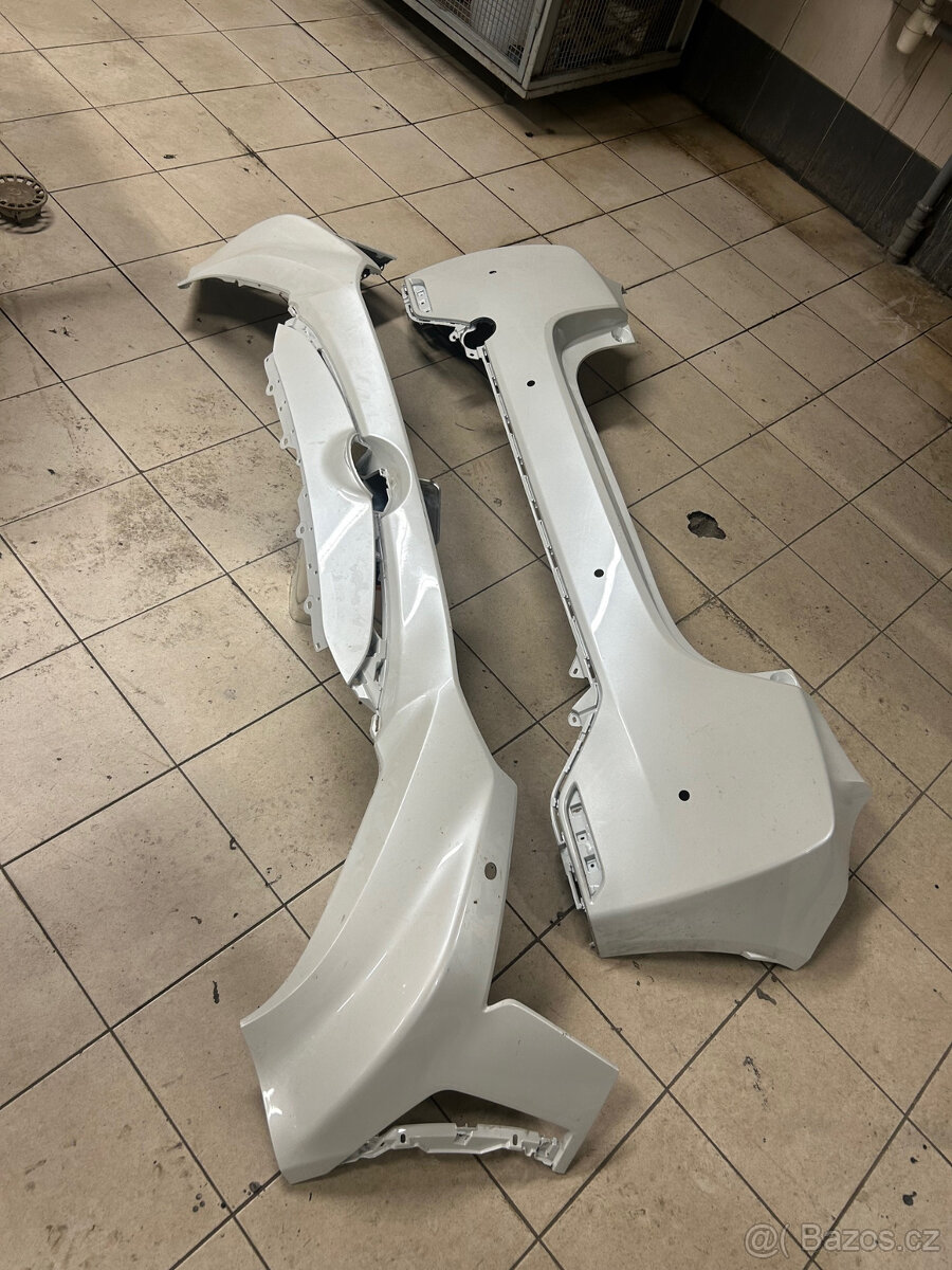 Nárazníky a znak na Toyotu Yaris GR - 7