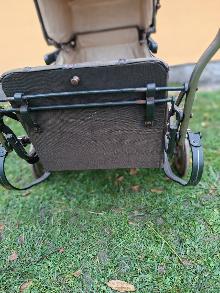 Starožitný kočárek pro panenky - skládací - 7