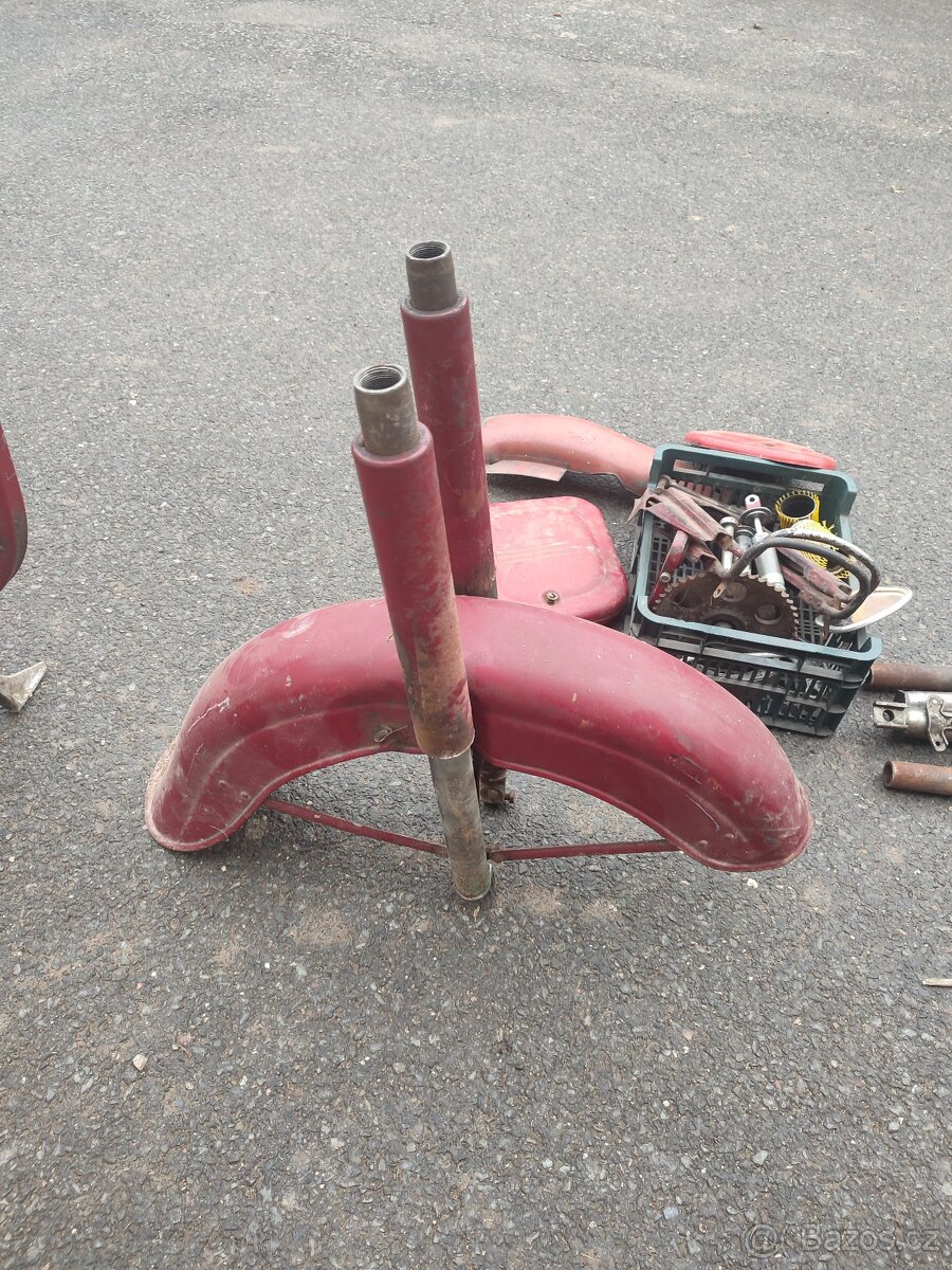 Díly Jawa kývačka, panelka mix dílů. - 7