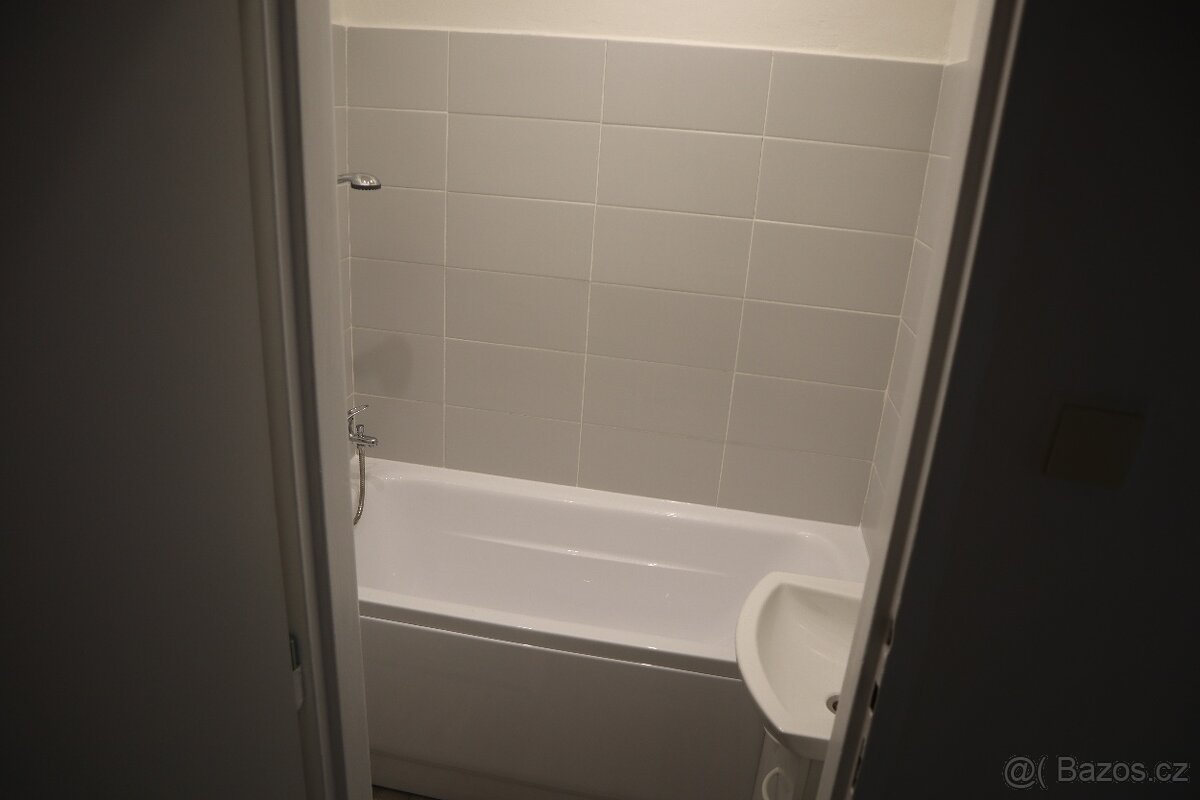 Pronájem bytu 2+1, s balkonem, ul. Osvobození, Jirkov - 7