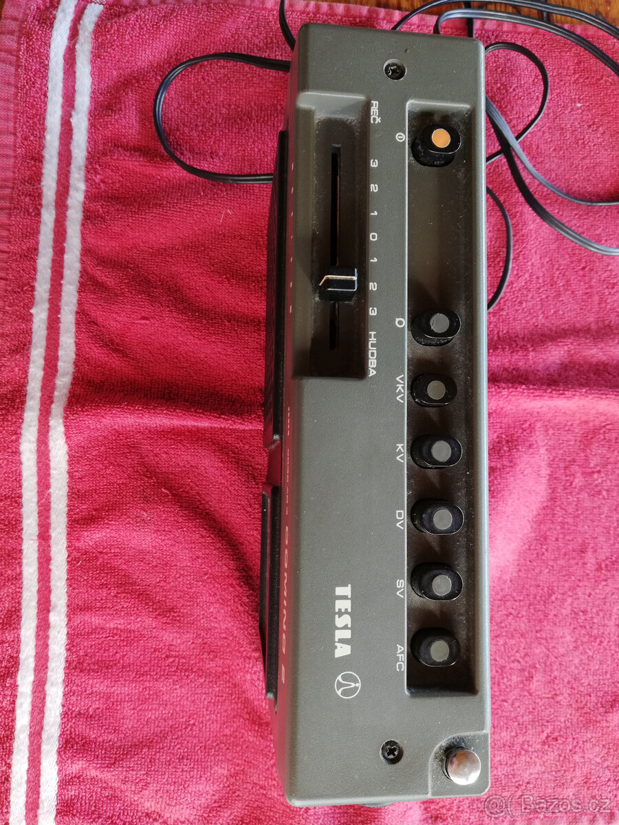 PRODÁM HISTORICKÉ RÁDIO TESLA 2832 AB 3 DOMINO 2 - 7