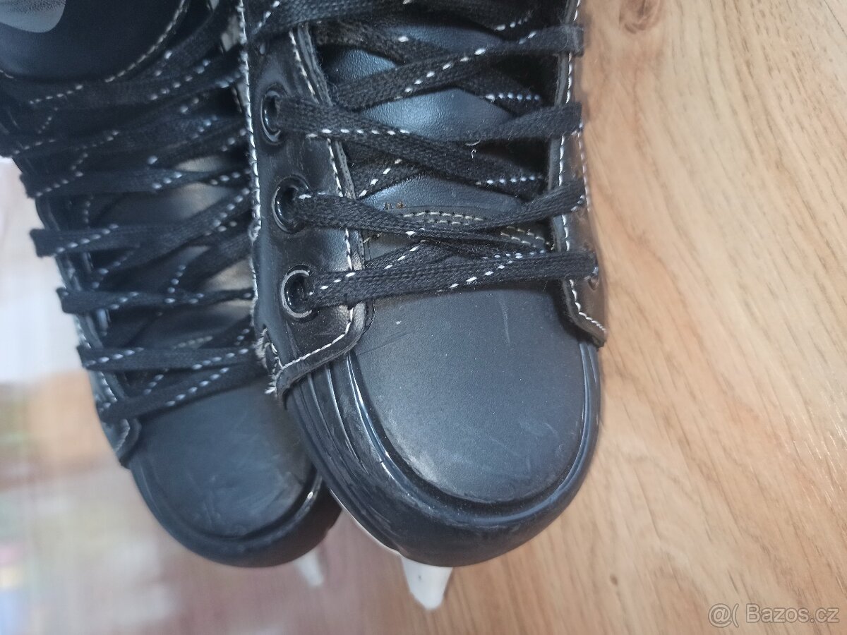 Zimní brusle vel.39 a vel.40 zn.Crowned - 7