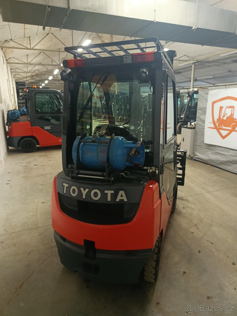 Čelni vozík Toyota 02-8FGF18 s Dvouvidlice - 7