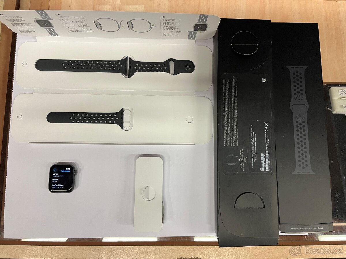 Apple Watch Nike SE 40mm Black (A2351) - 7